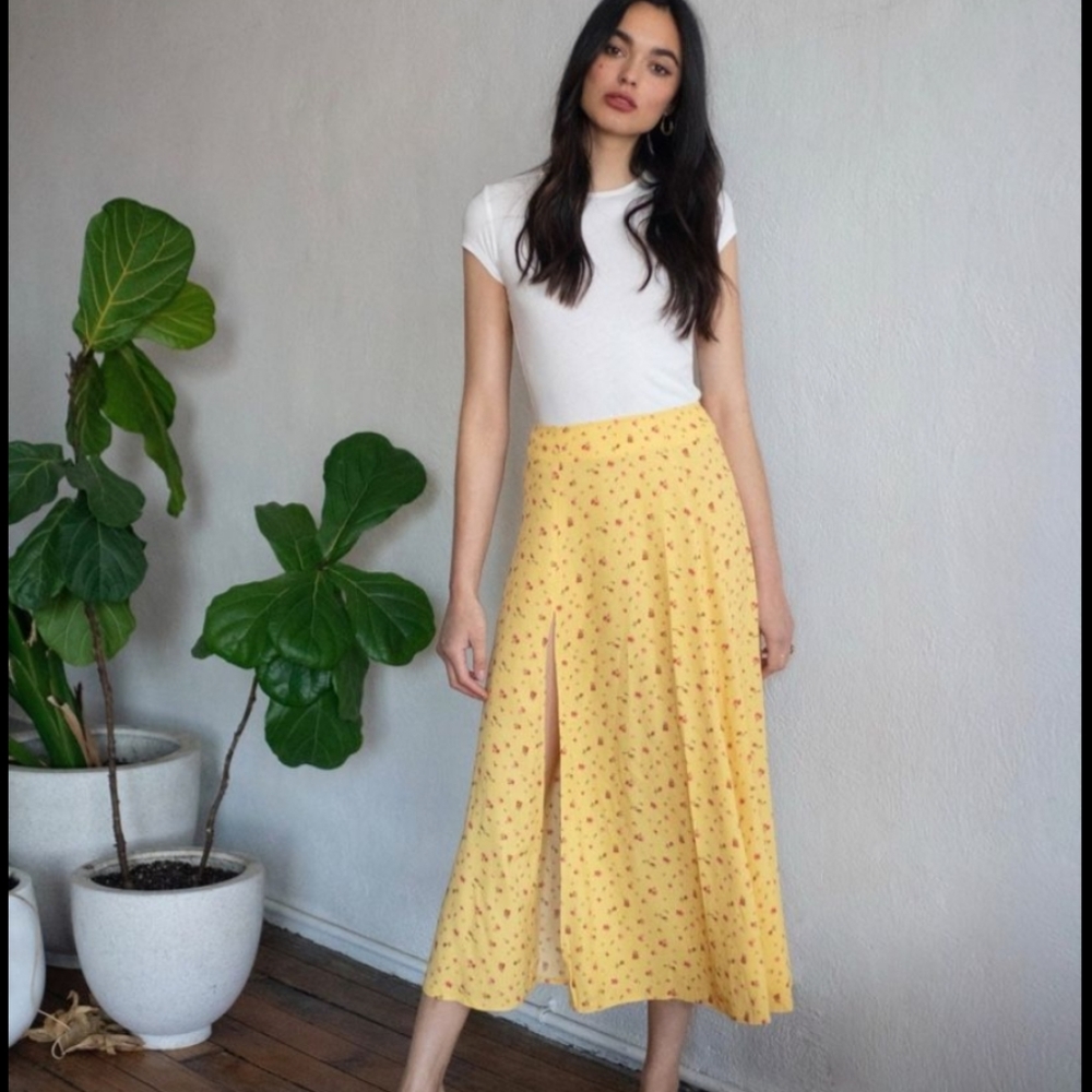 Reformation Zoe Skirt in Gwen Floral 6 - been worn - no tags. Good condition